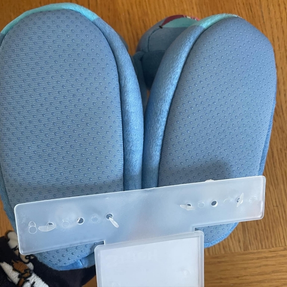 Disney Stitch slippers - Picture 4 of 4